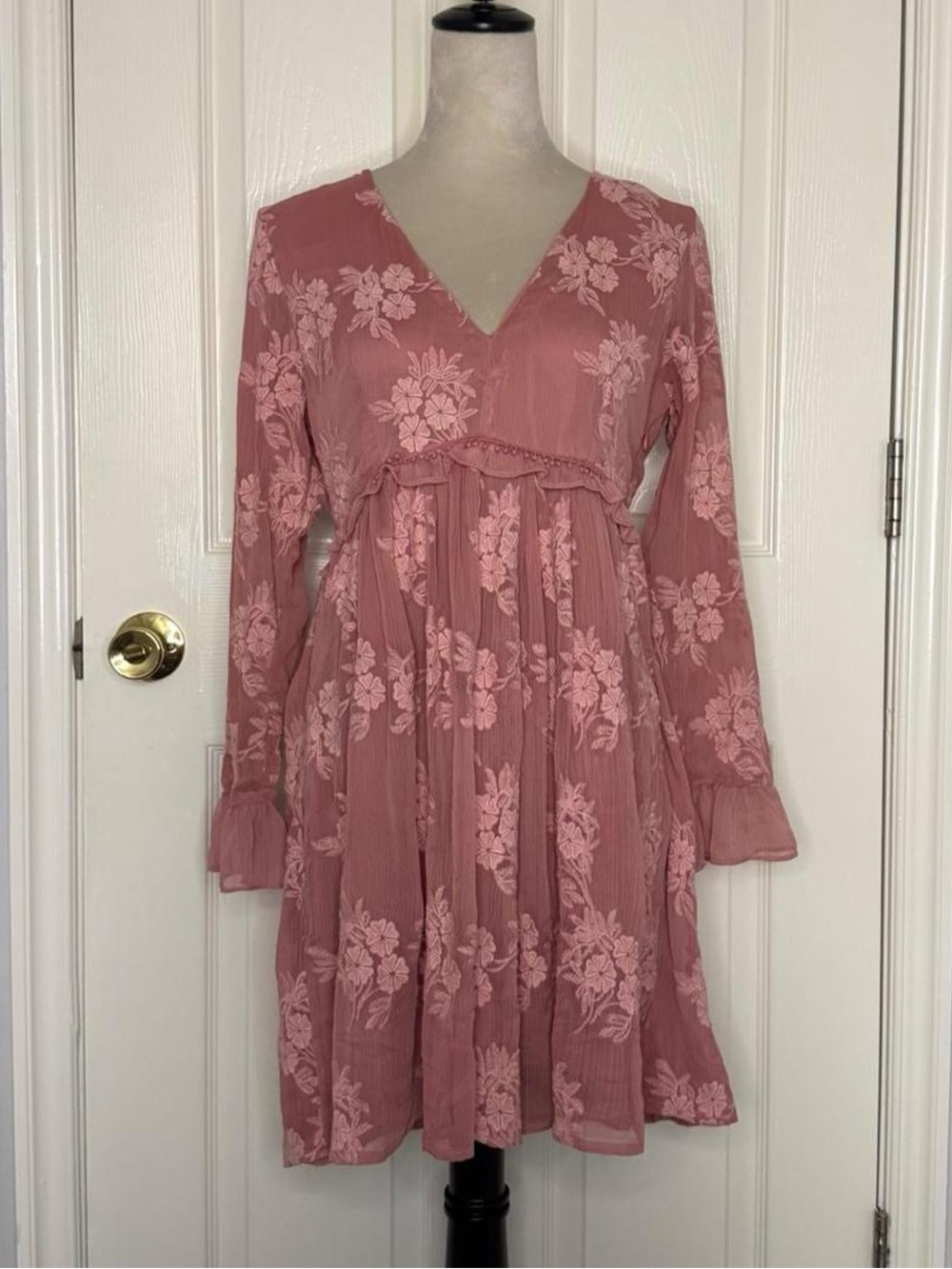 Altar'd State pink floral embroidered babydoll v-neck mini dress M - boho fairy